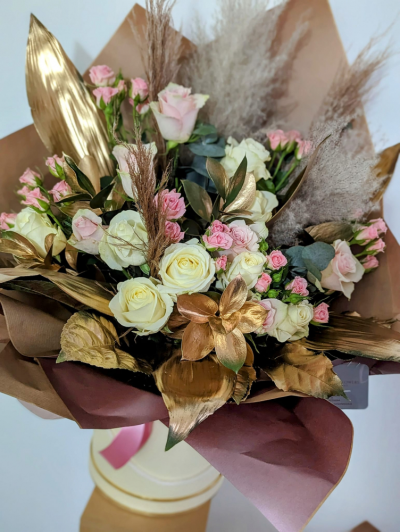 Boujee - Indulge in the epitome of luxury with our Boujee bouquet, a stunning arrangement that exudes opulence and sophistication. Featuring an array of pink and white roses meticulously selected for their beauty, complemented by delicate gold leaves and ethereal pampas grasses, each stem is expertly hand-tied in water for freshness and longevity. Presented in a lavish luxury gift box, Boujee is more than just a bouquet; it's a statement of refinement and extravagance, perfect for celebrating life's ...